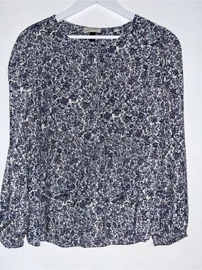 Universal Thread Navy Floral Long-Sleeve Blouse on Cream